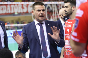 Blengini fornisce indicazioni alla squadra