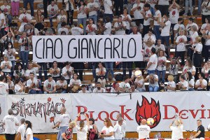 il saluto al tifoso deceduto