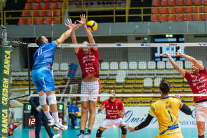 Marinelli attacca