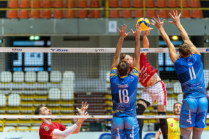 Carbone e Rau a muro su Wojcik