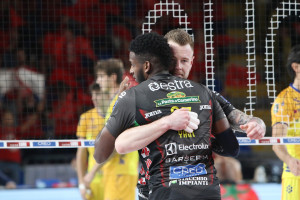 Abbraccio Yant  - Zaytsev
