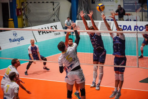Novello attacca col muro schierato