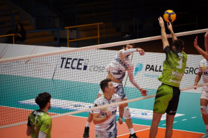 Peric prova a opporsi a Saibene