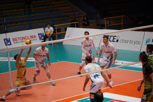Martinez riceve in palleggio