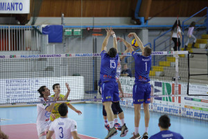 Antonaci e Hristoskov a muro