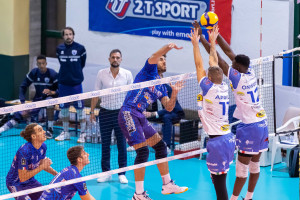 Attacco Lecce: Mazzone / Muro Tuscania: Aprile e Onwuelo