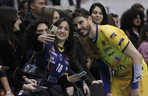 Bruno Mossa (Modena) con tifosi 