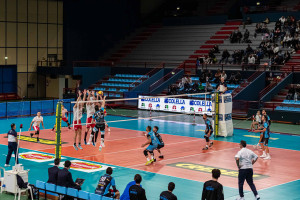 Inquadratura dall'alto del rettangolo di gioco del PalaFlorio