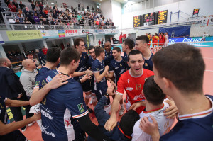 I giocatori della Consar Ravenna esultano a fine partita