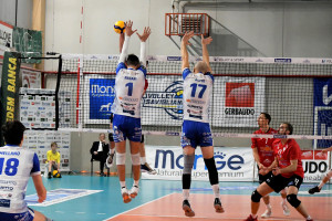Il salto a muro del duo Nasari-Dutto sull'attacco avversario. 
