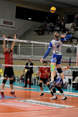 Galaverna in attacco pipe da seconda linea. 
