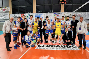 Il Monge-Gerbaudo Savigliano esulta per la netta vittoria e festeggia la qualificazione diretta in Coppa Italia. 