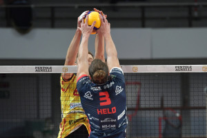 Held palla contesa a muro 