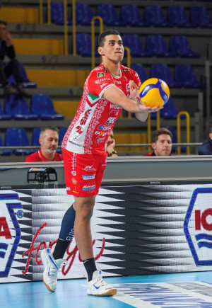 Garcia Fernandez serve