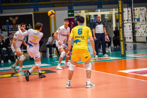 Saibene sotto lo sguardo dei compagni