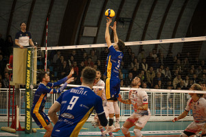Giacomo Ghelfi alza sotto rete