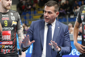 Coach Blengini parla alla squadra