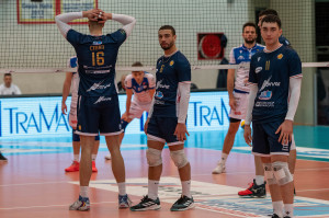 Ngapeth Swan 