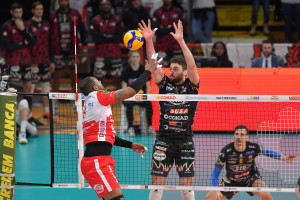 Yoandy LEAL, mani fuori