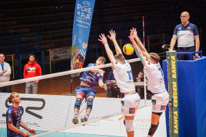 Maccabruni e Guastamacchia provano a contrastare Guerrini