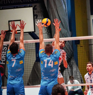 Graziani prova a superare Link