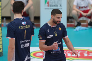 Ngapeth Swan