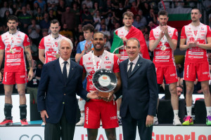 Malag&ograve; e Righi premiano Leal MVP della finale