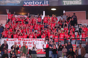 I festeggiamenti dei Lupi Biancorossi in curva
