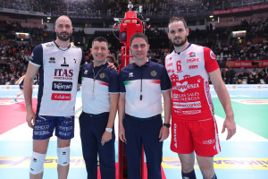 I capitani Kaziyski e Brizard con la coppia arbitrale