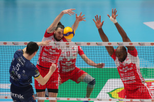 Brizard a muro vs Michieletto in attacco