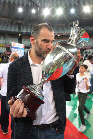 Coach Botti con la Coppa
