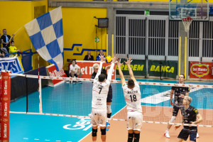 Link in attacco contro il muro fanese