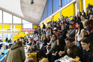 Il pubblico del Palasport Allende