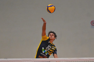 Riccardo Ricc&ograve; alla battuta nella sua gara di esordio