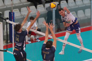 Gamba supera il muro di Ravenna