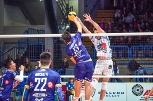 Bombardi contro Mozzato