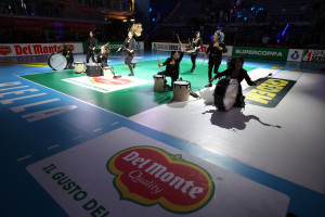 Esibizione delle ragazze della D.D.WE.CO – Drum Dance Women Company nel pre partita