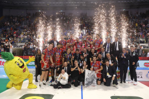 Sir Susa Vim Perugia festeggia la Del Monte Supercoppa