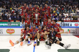 Sir Susa Vim Perugia festeggia la Del Monte Supercoppa