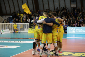 Stadium festeggia di fronte al pubblico