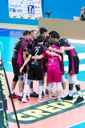 Abbraccio squadra Gamma Chimica