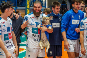 Antonaci con il suo amico a 4 zampe