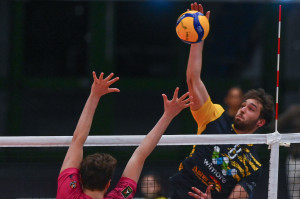 Luca Muroni schiaccia per la Wimore