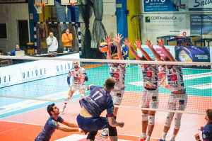 Listanskis prova a superare il muro a tre