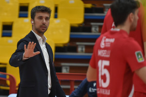 Simone Ammendola coach degli isolani dirige il gioco
