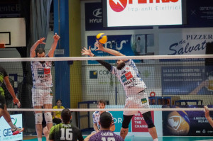 Antonaci tocca a muro