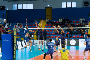Urbanowicz attacca