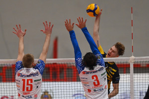 Il potente muro di Rik Van Solkema per la squadra di casa 