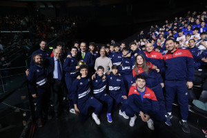Il Presidente Righi e il Presidente del Comitato Territoriale FIPAV Bologna premiano i vincitori della Coppa Italia dei Territori, il Comitato Territoriale di Roma