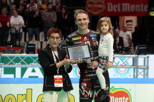 Premio Martinelli a Massimo Colaci consegnato dalla sig.ra Marisa, vedova dell'Avv. Guido Martinelli